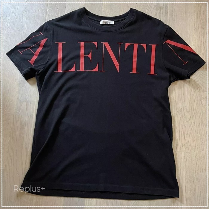 【Valentino】ロゴプリント コットン クルーネック Tシャツ 黒