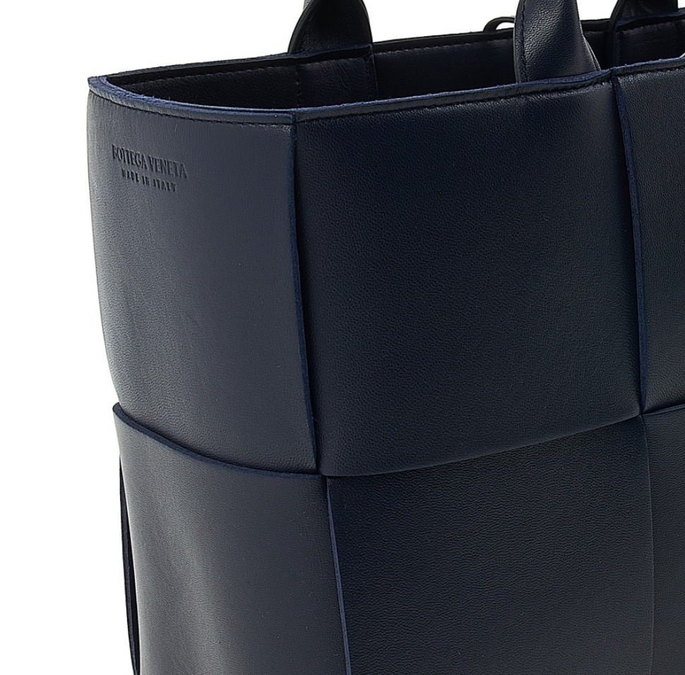 ☆韓国の人気☆【BOTTEGA VENETA】☆女性スモールアルコトート☆