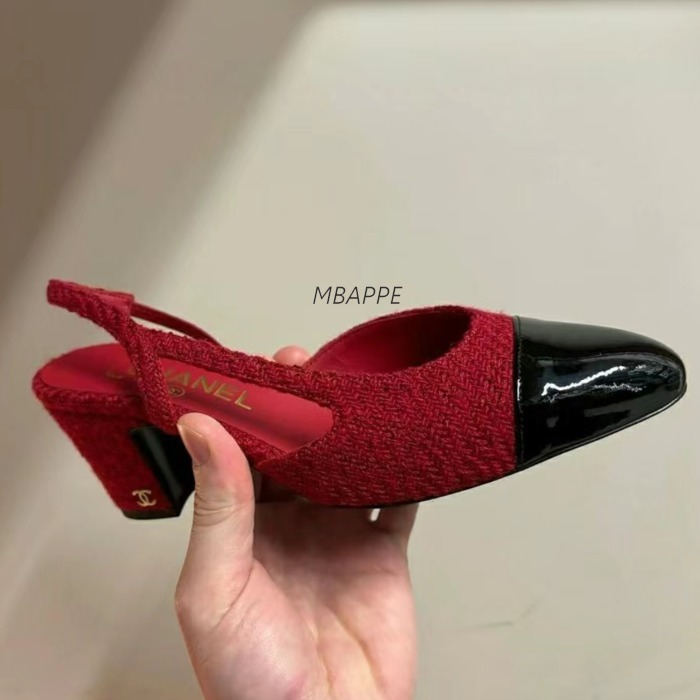《24A》目を惹くレッド☆【CHANEL】スリングバック シューズ