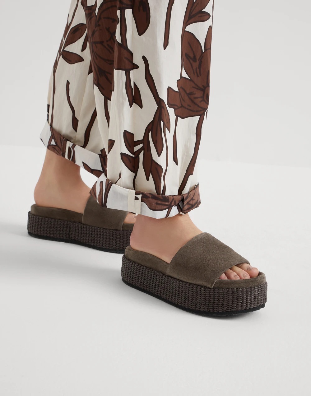 《送料無料》 BRUNELLO CUCINELLI Suede and raffia wedges