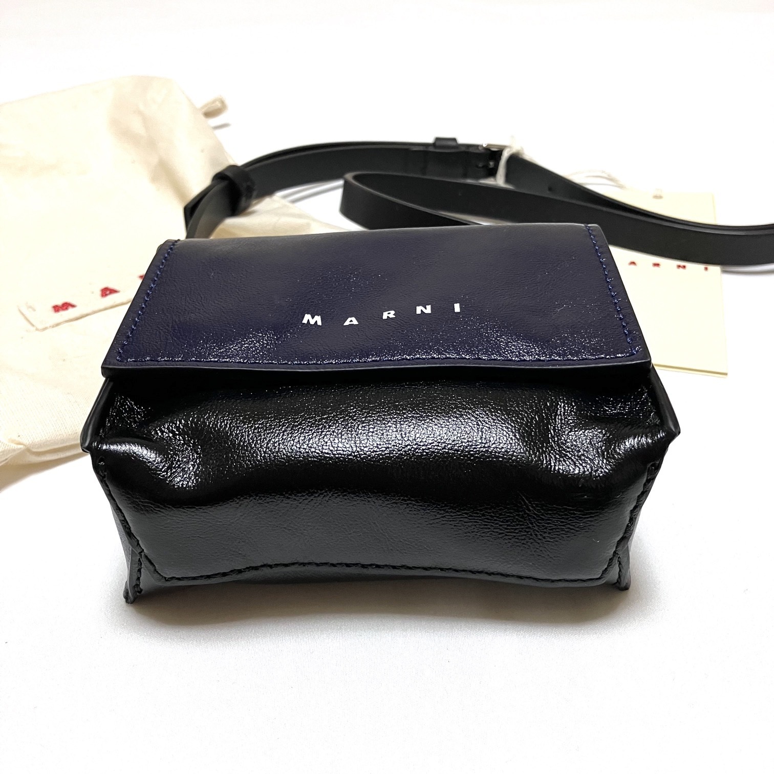 新品 23aw MARNI マルニ ミニショルダーバッグ 黒 紺 レザー