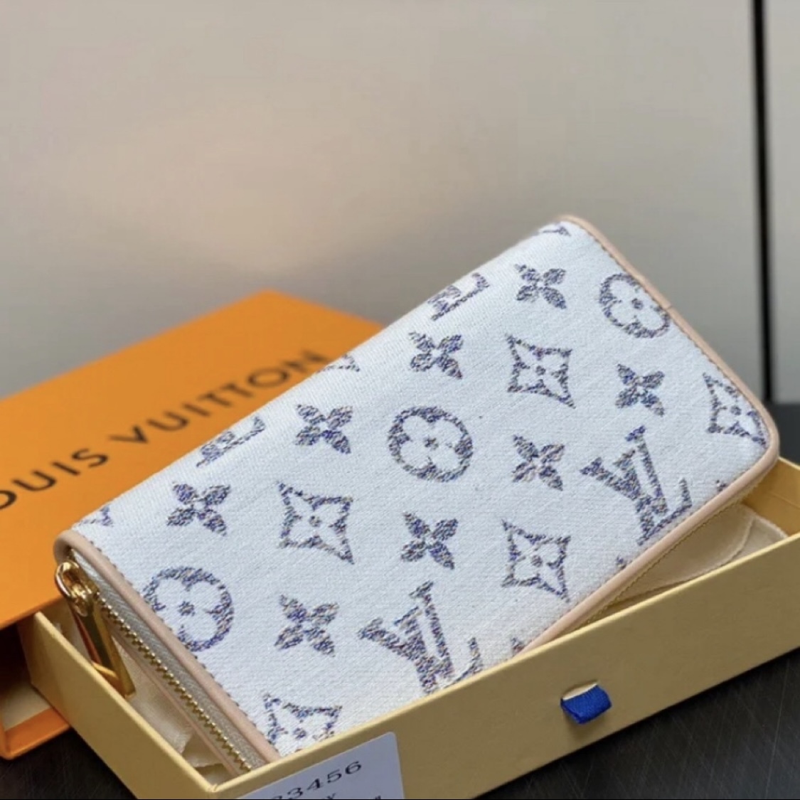 LOUIS VUITTON - 激レア本物新品未使用ルイヴィトン長財布サラ