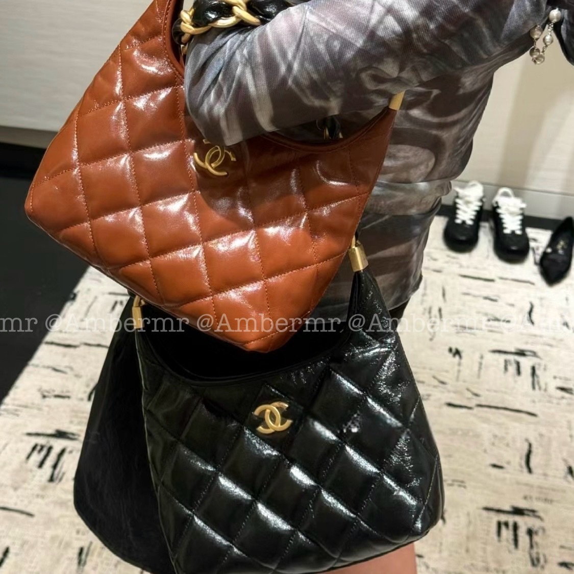 24A CHANEL スモールホーボーバッグ トート シャイニーラム