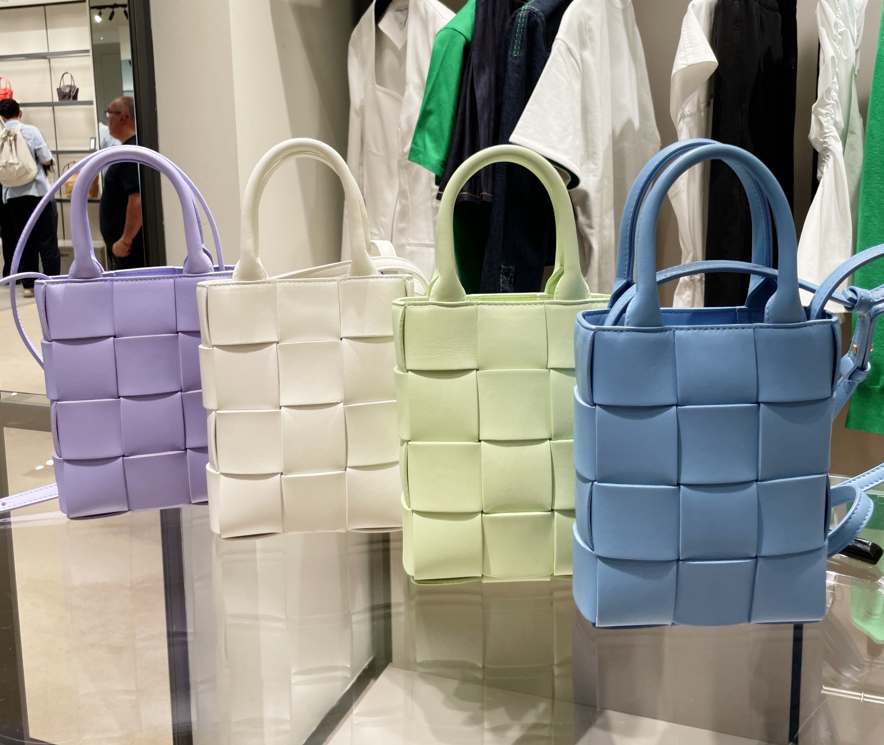 ●BOTTEGA VENETA●ミニカセット トートバッグ ボッテガ・ヴェネタ】2WAYで持てる「ミニ カセット トート