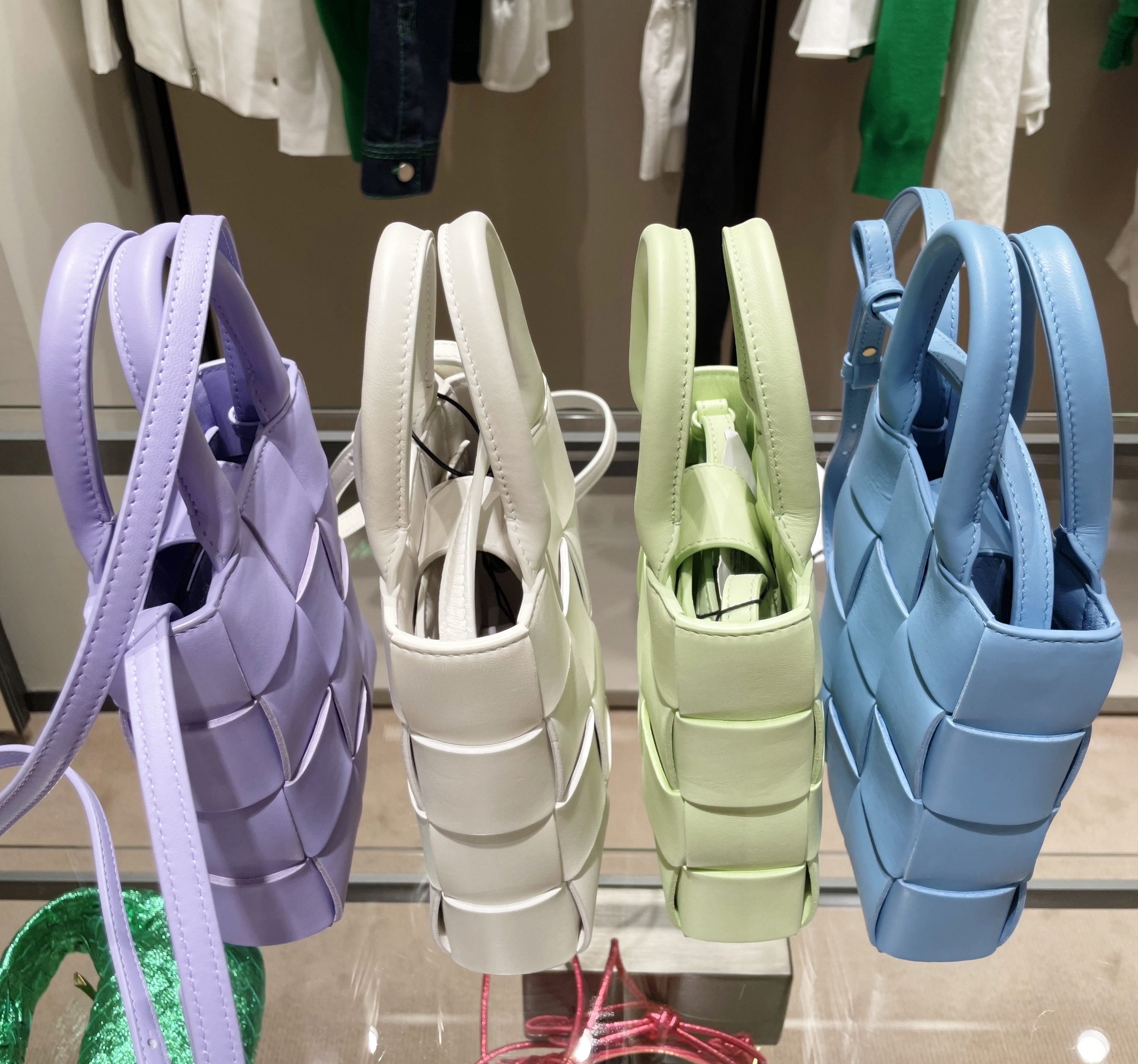 BOTTEGA VENETA【セール】ミニカセットトートバッグ ☆関税込み