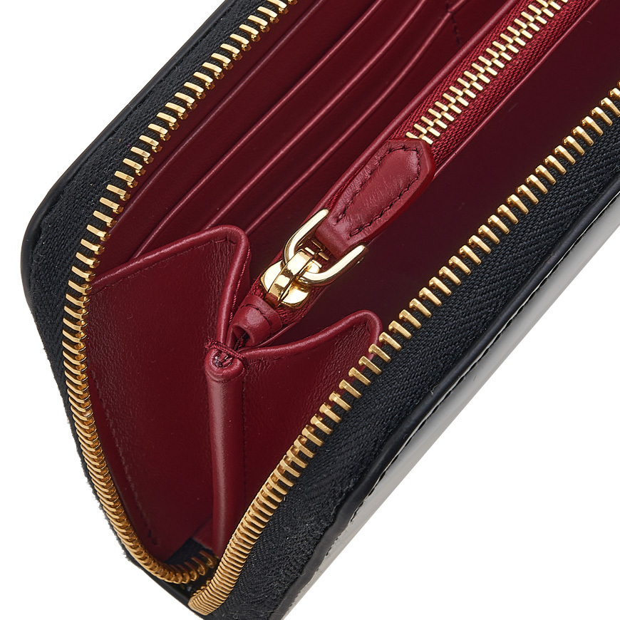 《PRADA》 パテント長財布