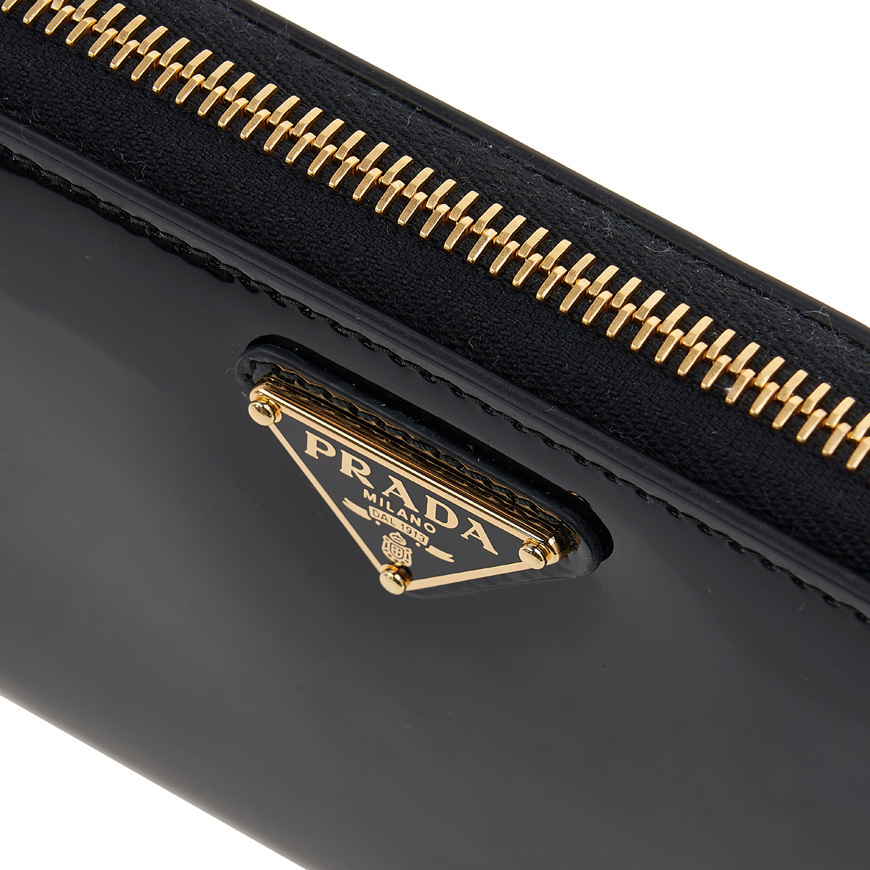 《PRADA》 パテント長財布