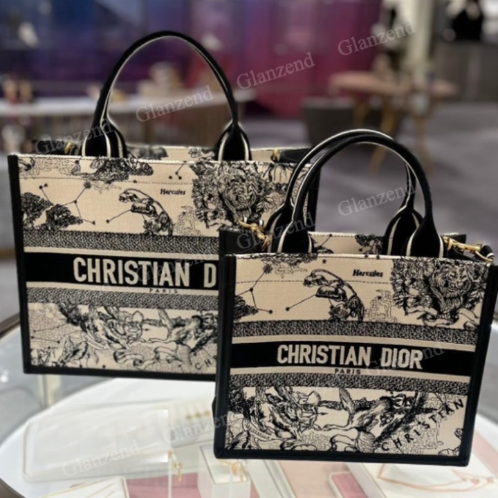 星座の刺繍が美しい♪【Dior】《Dior Book Tote》スモールバッグ