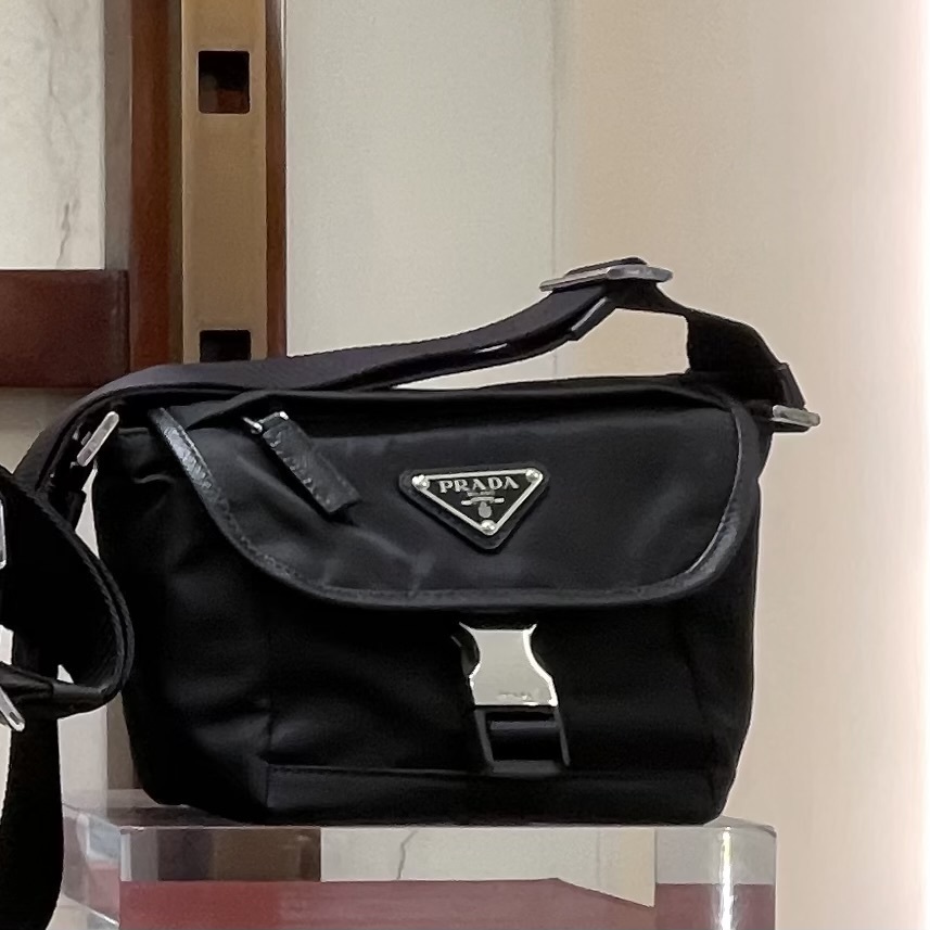 PRADA 実用的な◆Re-Nylon サフィアーノレザー ショルダーバッグ