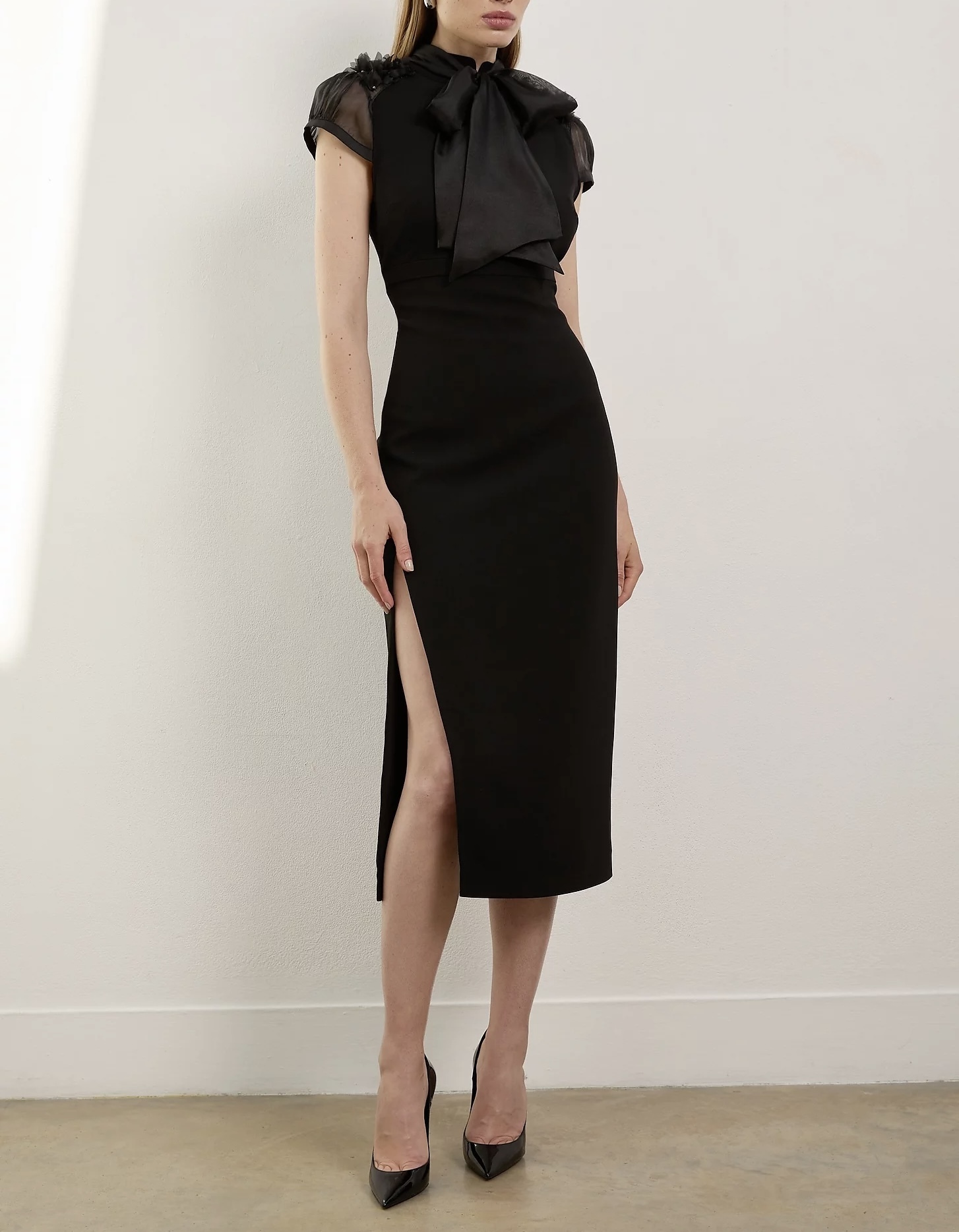 Karen Millen オーガンジー ペタルアップリケ タイネックドレス Karen Millen オーガンジー ペタルアップリケ タイネックドレス