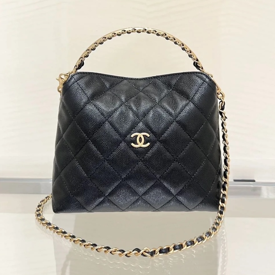 【荷物を簡単に出し入れできる♪】CHANEL チェーンクラッチ