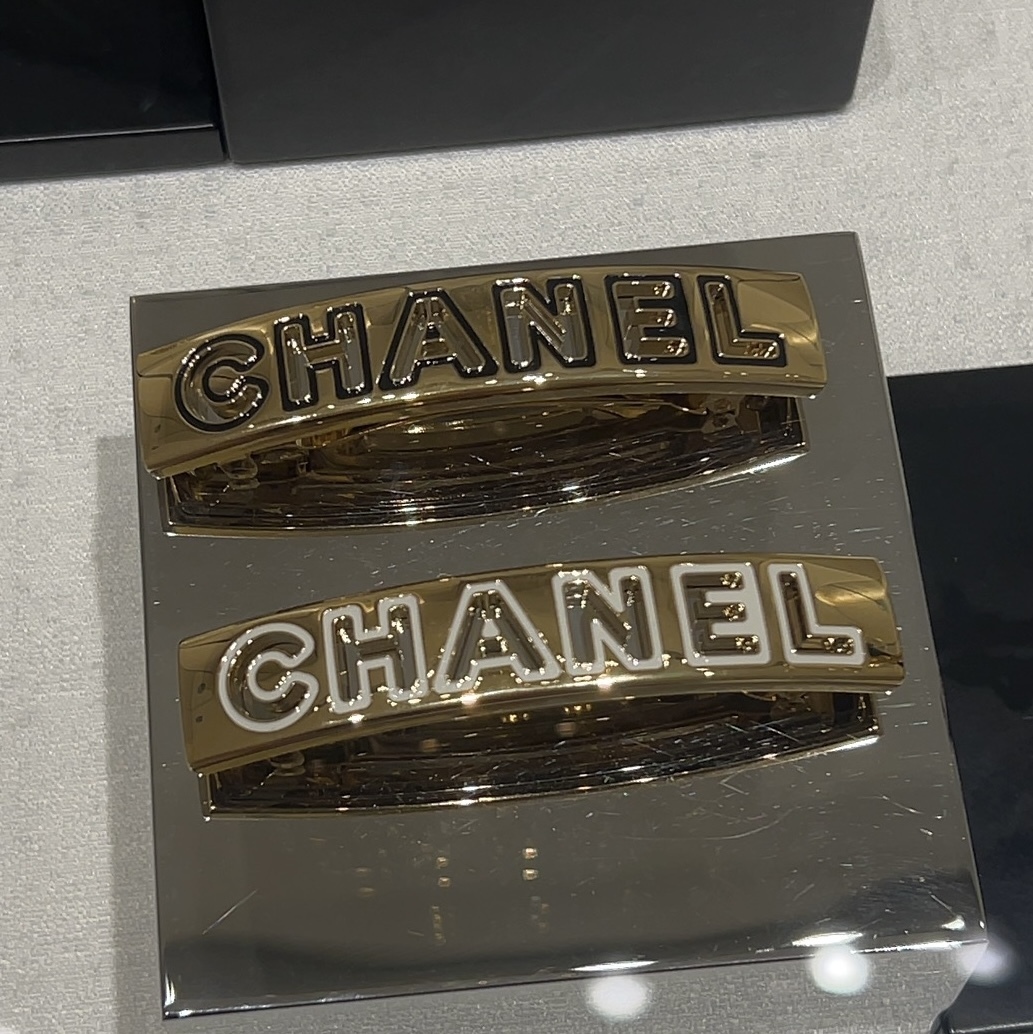 【どんなスタイリングにもハマる♪】CHANEL バレッタ クリップ