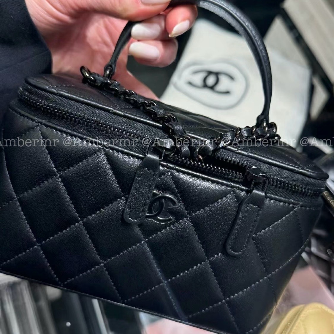 CHANEL CC_ハンドル クラシックバニティケース ソーブラック