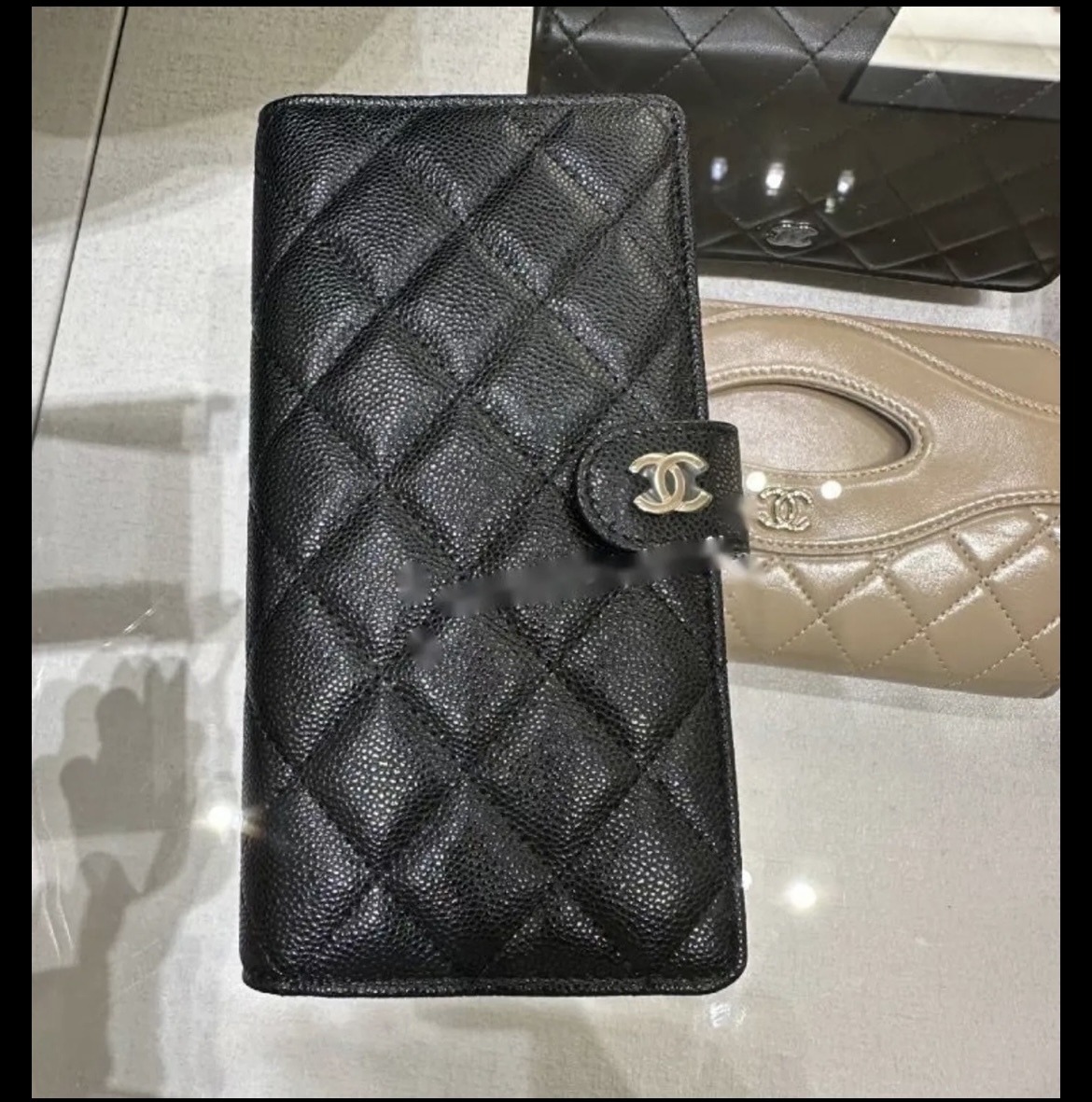手元に在庫有り レアな手帳型 メンズもOK CHANEL 長財布