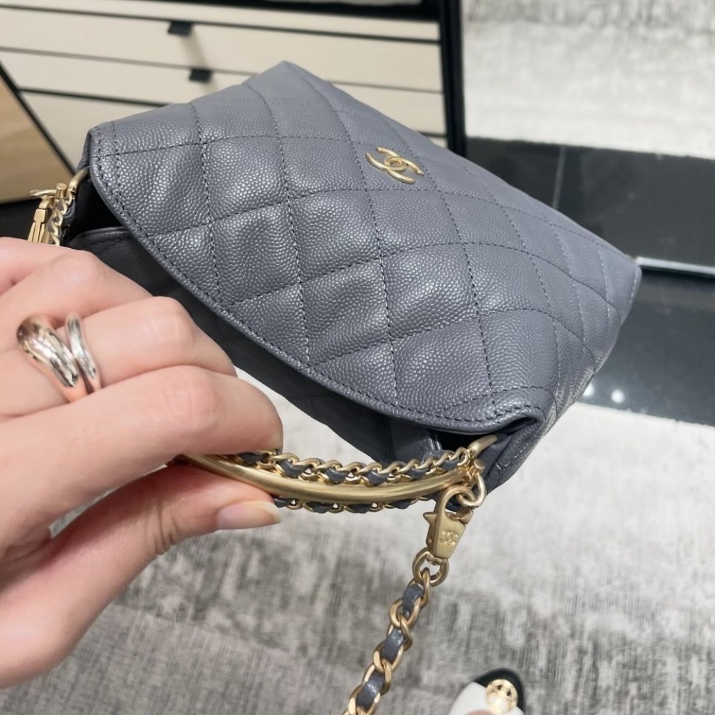 エレガントで可愛い【CHANEL】ミニバッグ チェーン クラッチ
