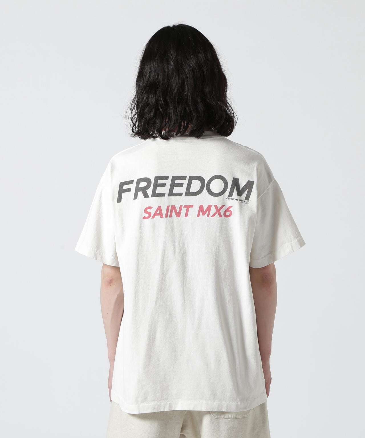 入手困難【SAINT MXXXXXX】FD_SS TEE/FREEDOM/WHITE/要在庫確認 Saint Mxxxxxx (セントマイケル) FD-SS TEE / FREEDOM SM-YS8