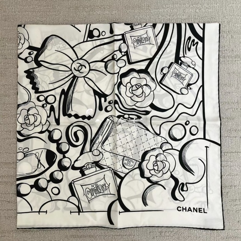 【コーデをワンランクアップさせる♪】CHANEL スカーフ 正方形