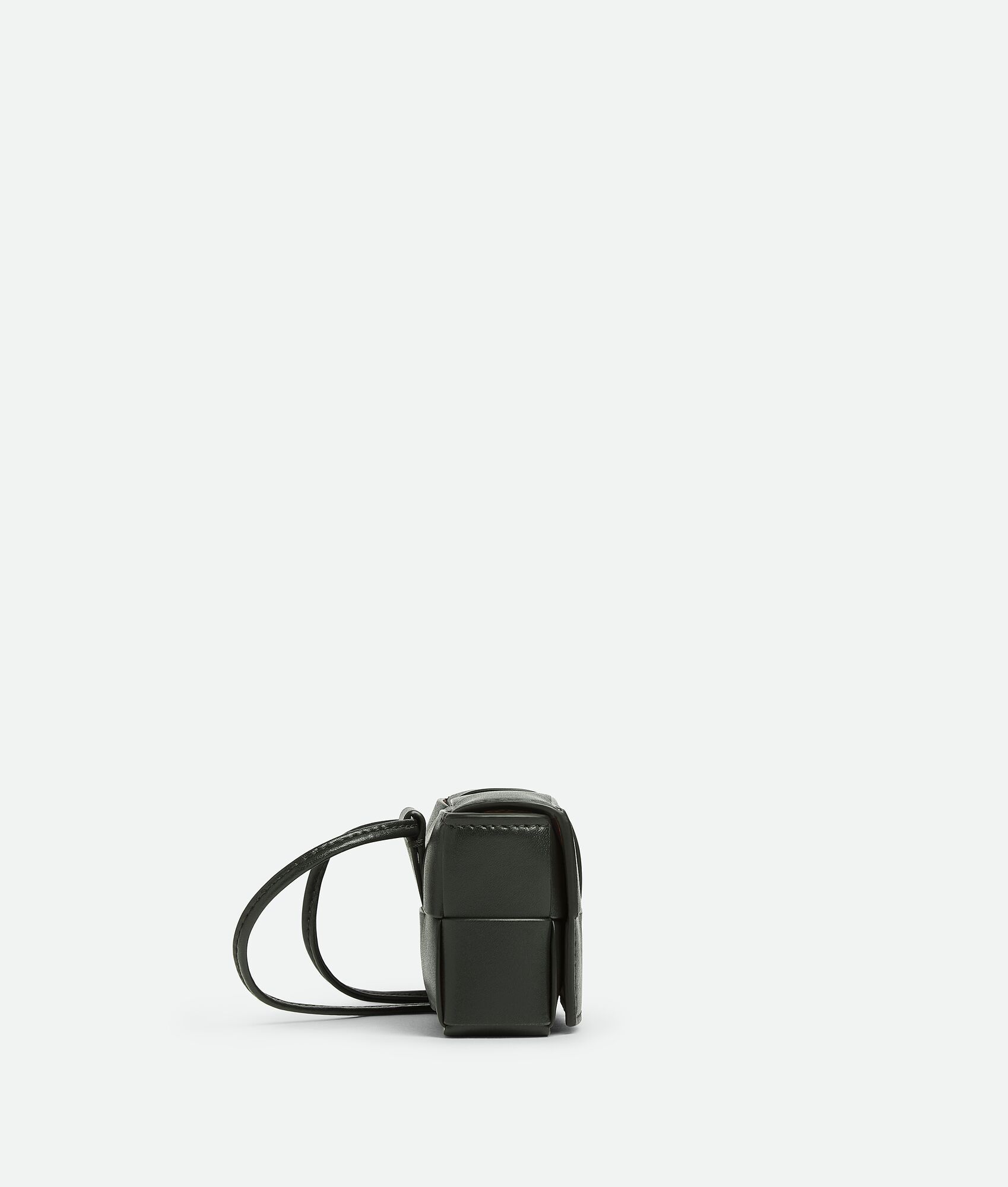 BOTTEGA VENETA*ほんの気持ちです*ストラップ AirPods ケース BOTTEGA VENETA】カセット ストラップ AirPods ケース