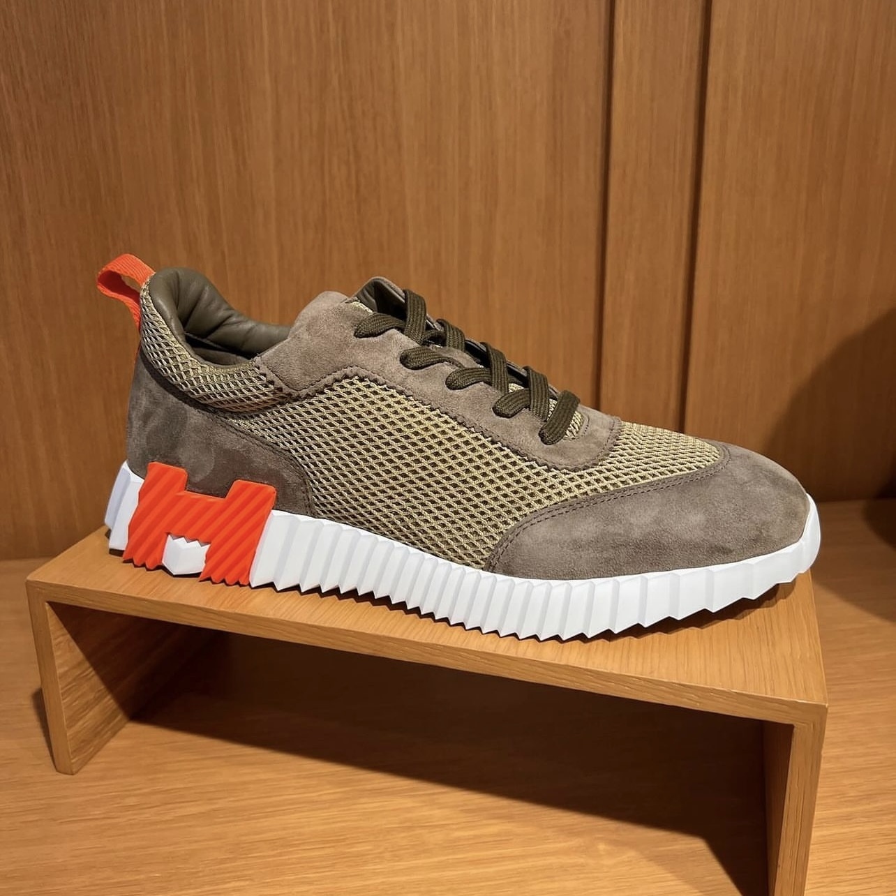 【メッシュで涼しげに♪】HERMES スニーカー BOUNCING 軽量