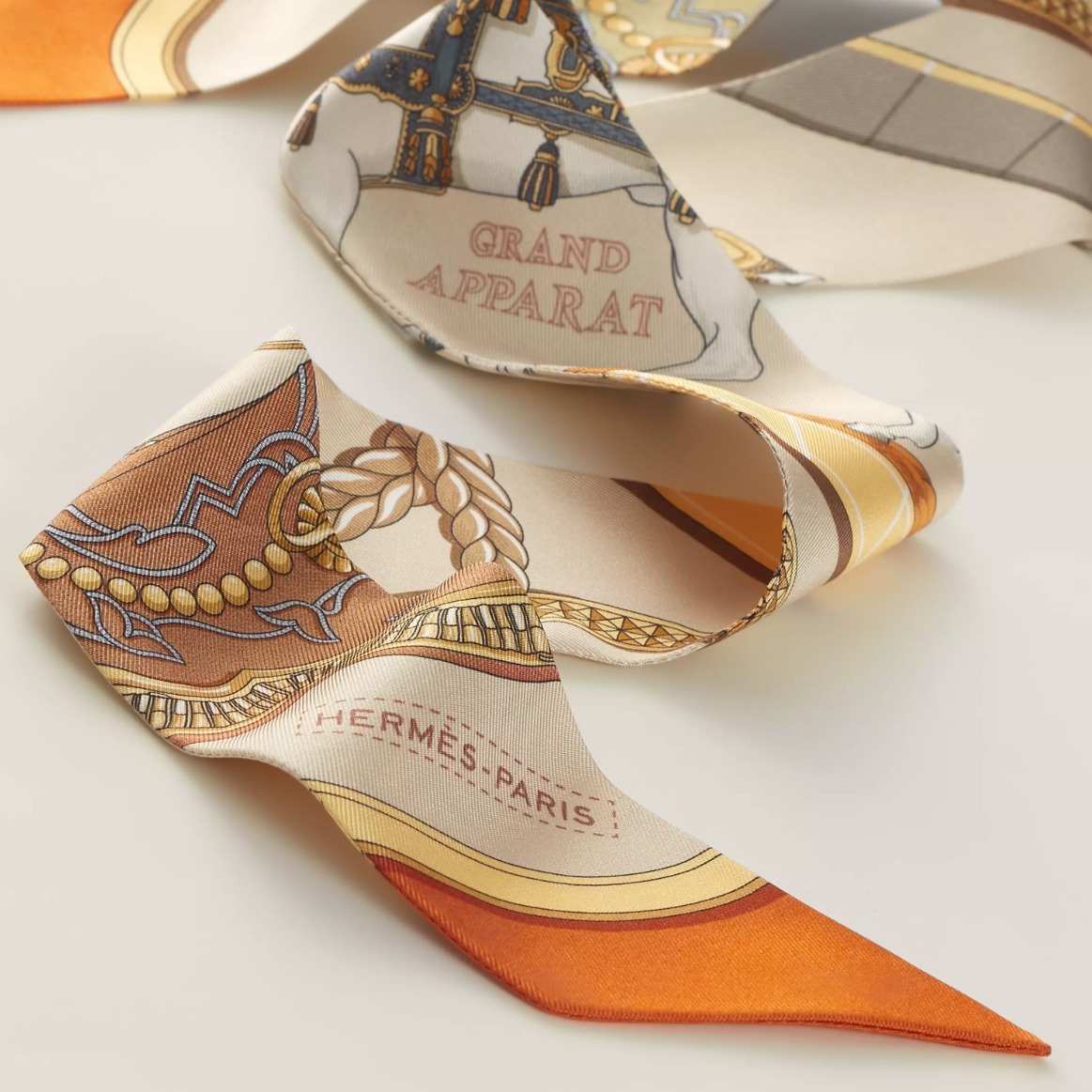 HERMES 最新作 お洒落 スカーフ ツイリー シルク Grand Apparat HERMES 最新作 お洒落 スカーフ ツイリー シルク Grand Apparat