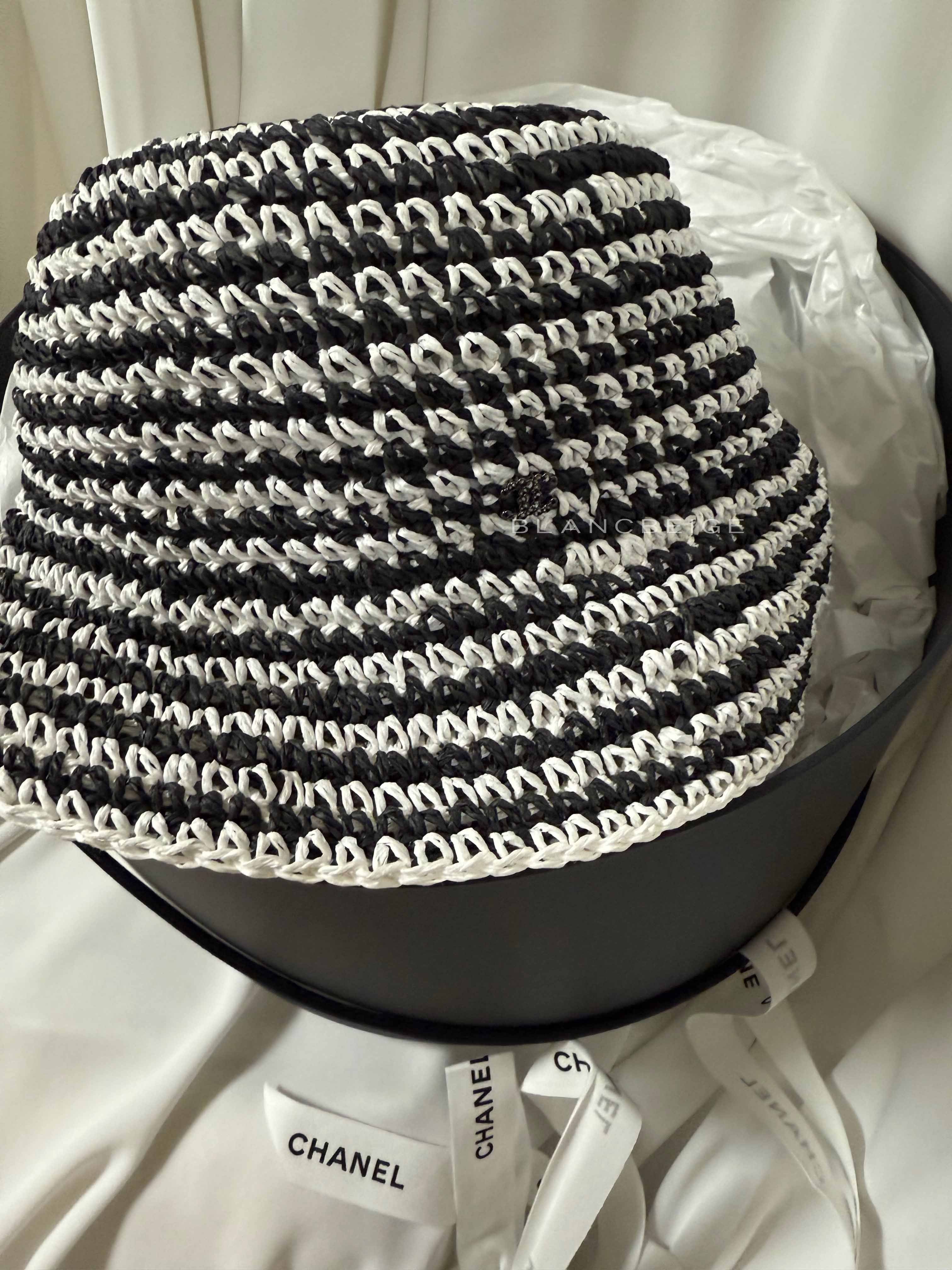 23M CHANEL ココビーチ CC ストライプ バケット ハット AA9934 23M CHANEL ココビーチ CC ストライプ バケット ハット AA9934