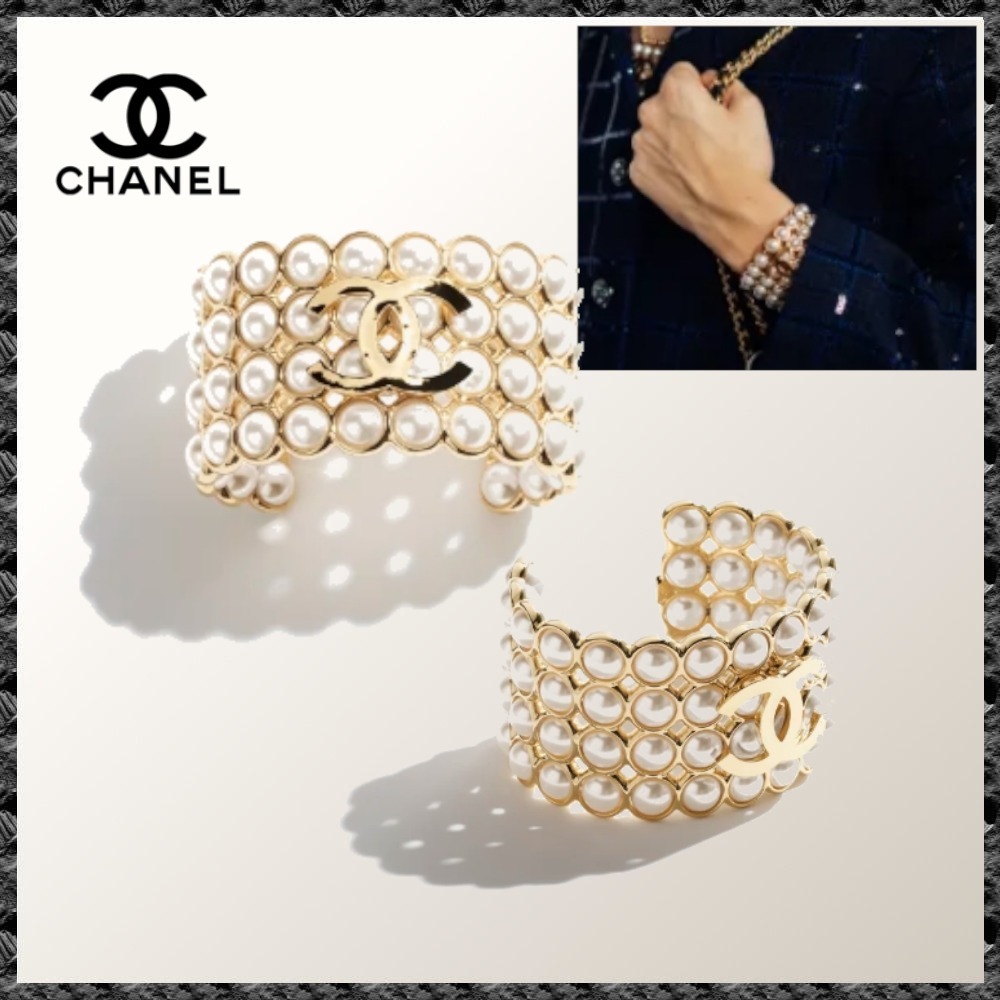 ゴールド＆パールホワイト◆送料込【CHANEL】24SS カフ バングル