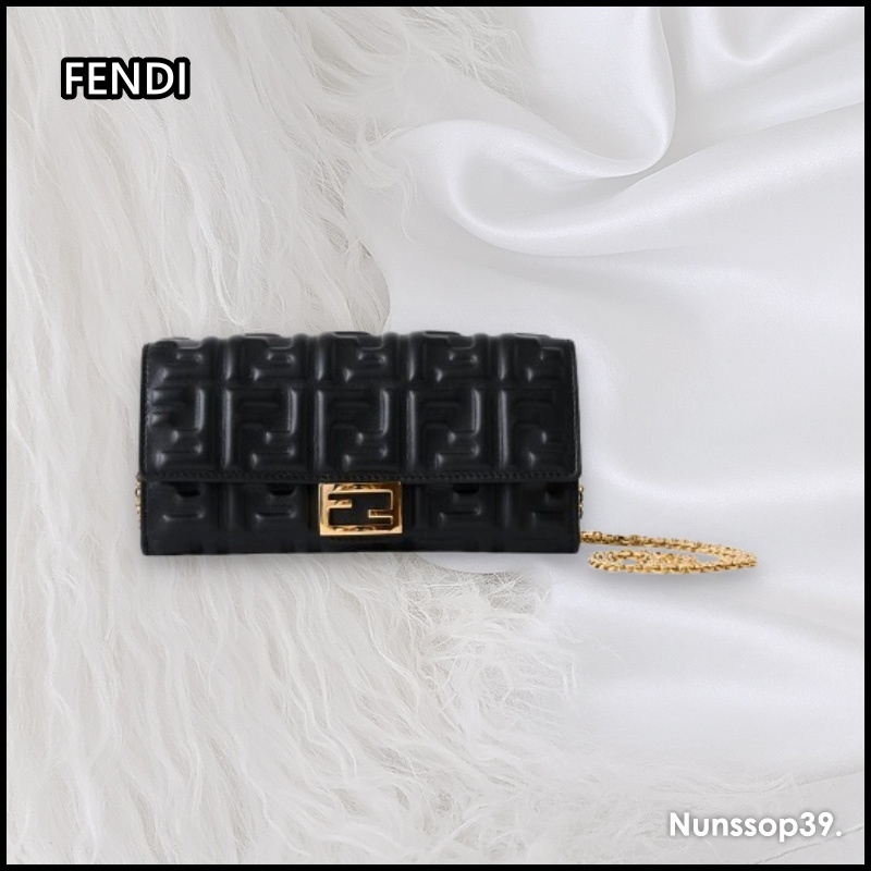 《FENDI》 8M0365 AAJD F0KUR バゲットチェーン長財布