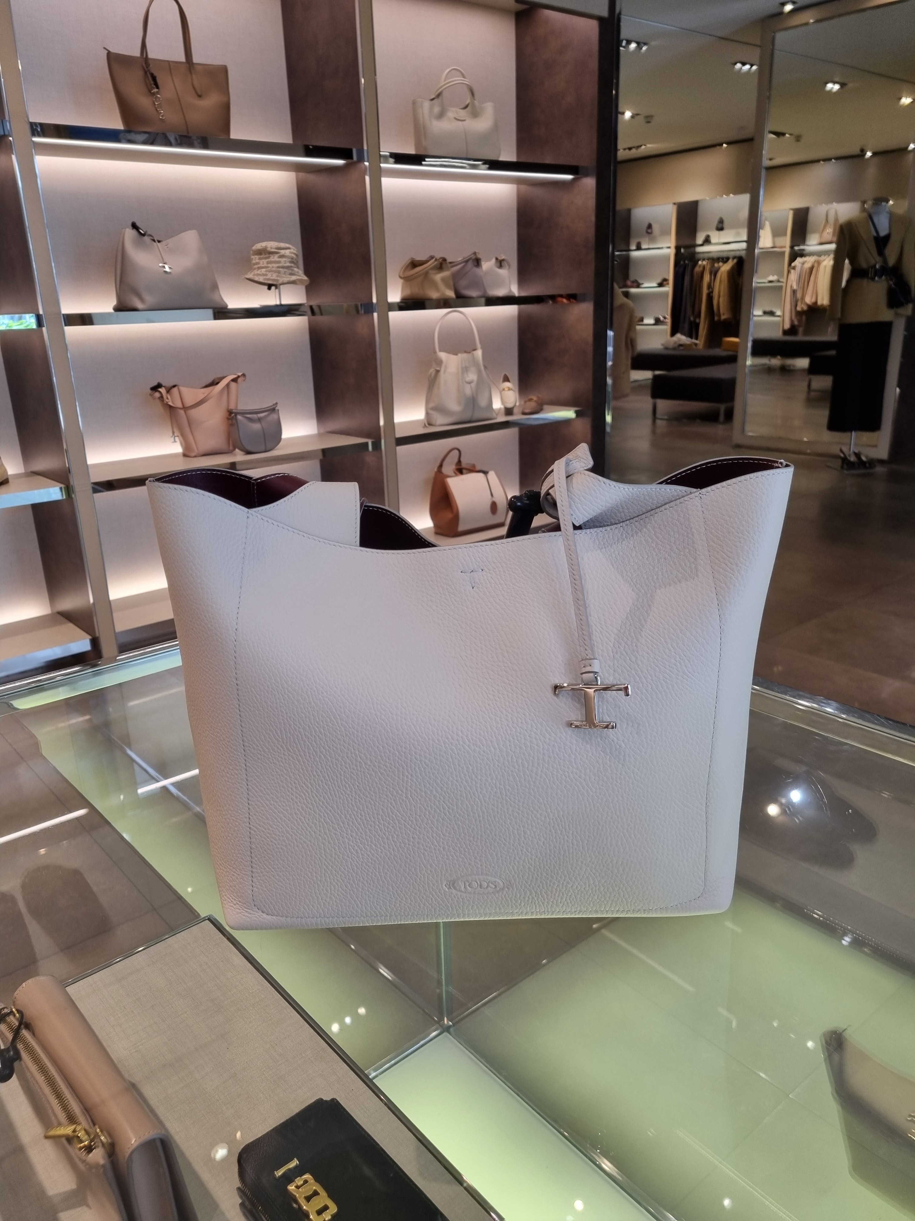 数限定!期間限定!【TOD'S】Tタイムレス トートバック 肩掛け可能