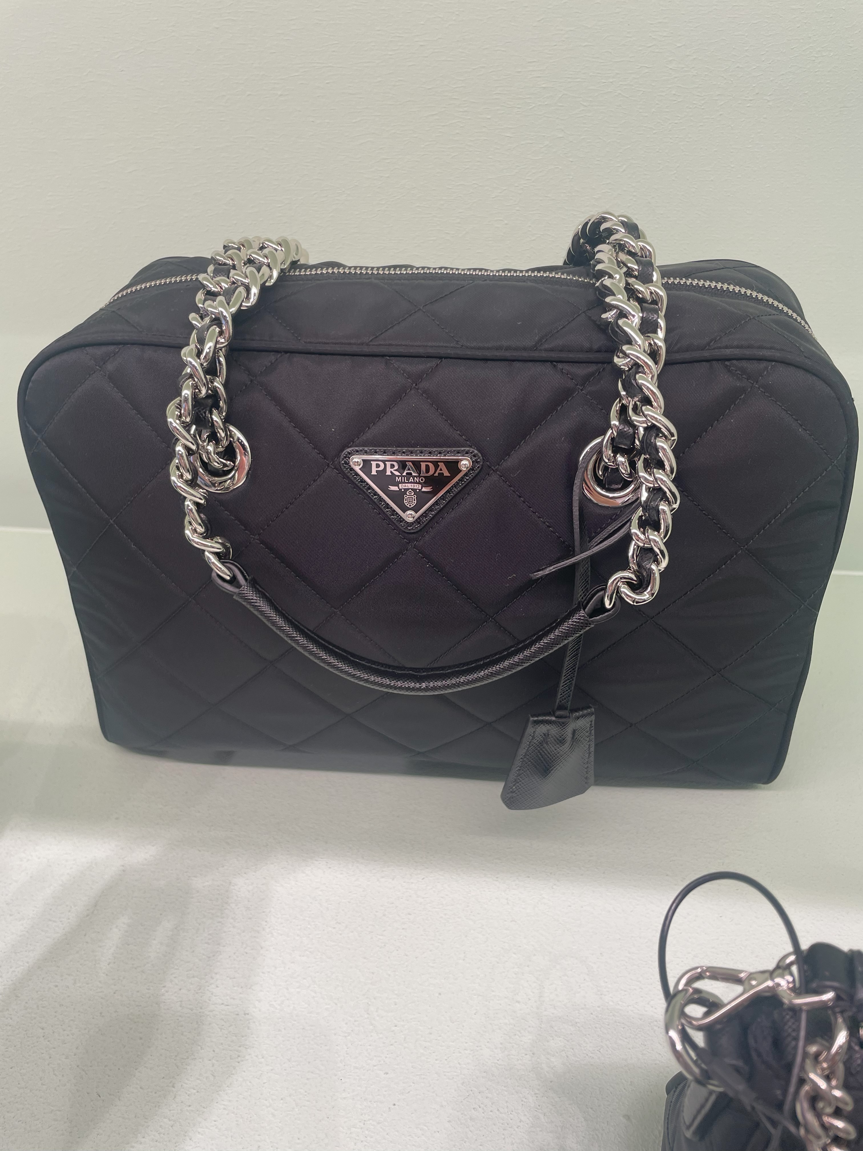 PRADA キルティングチェーンショルダーバッグ