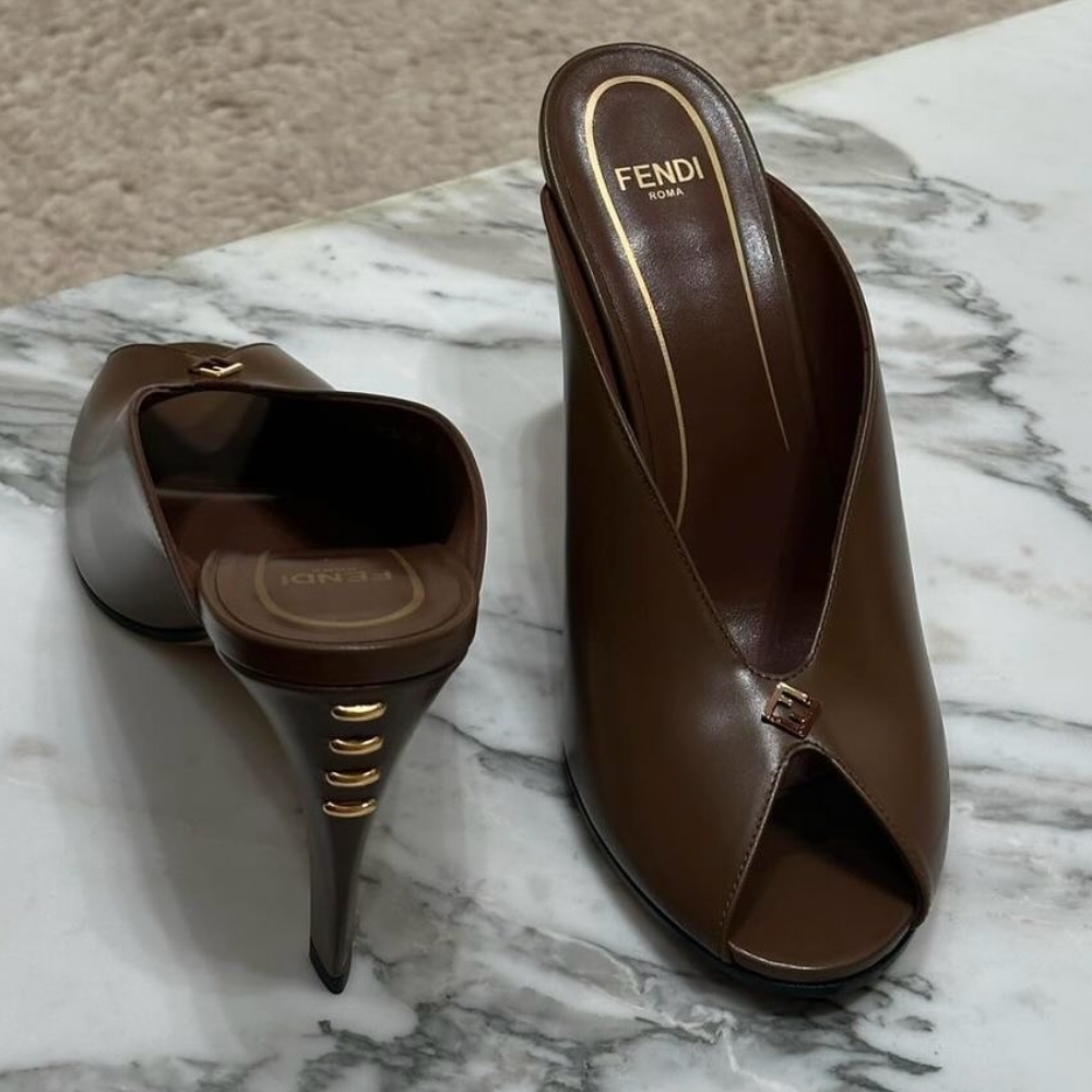 24SS【FENDI】フェンディフィーロ ナッパレザー ハイヒール サボ
