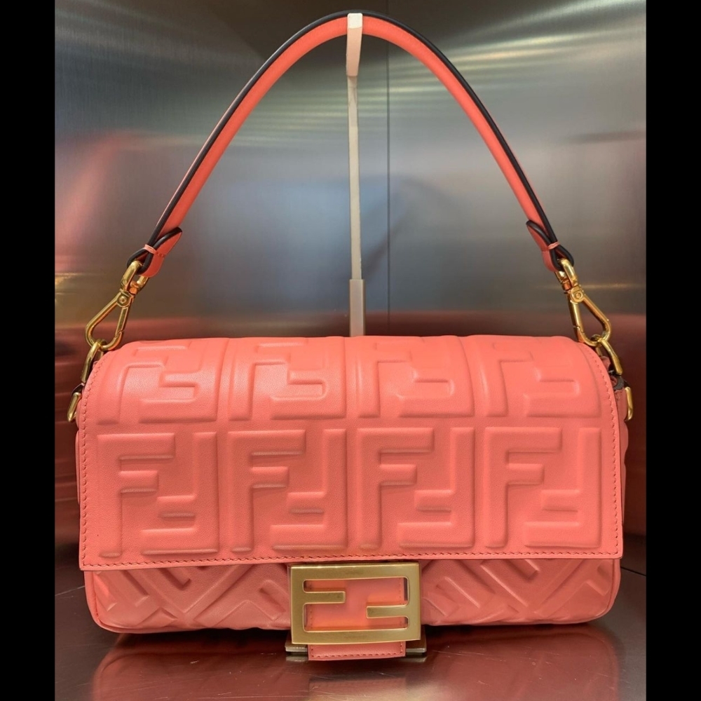 24SS【FENDI】バゲット ピンクナッパレザー バッグ FFロゴ 3way