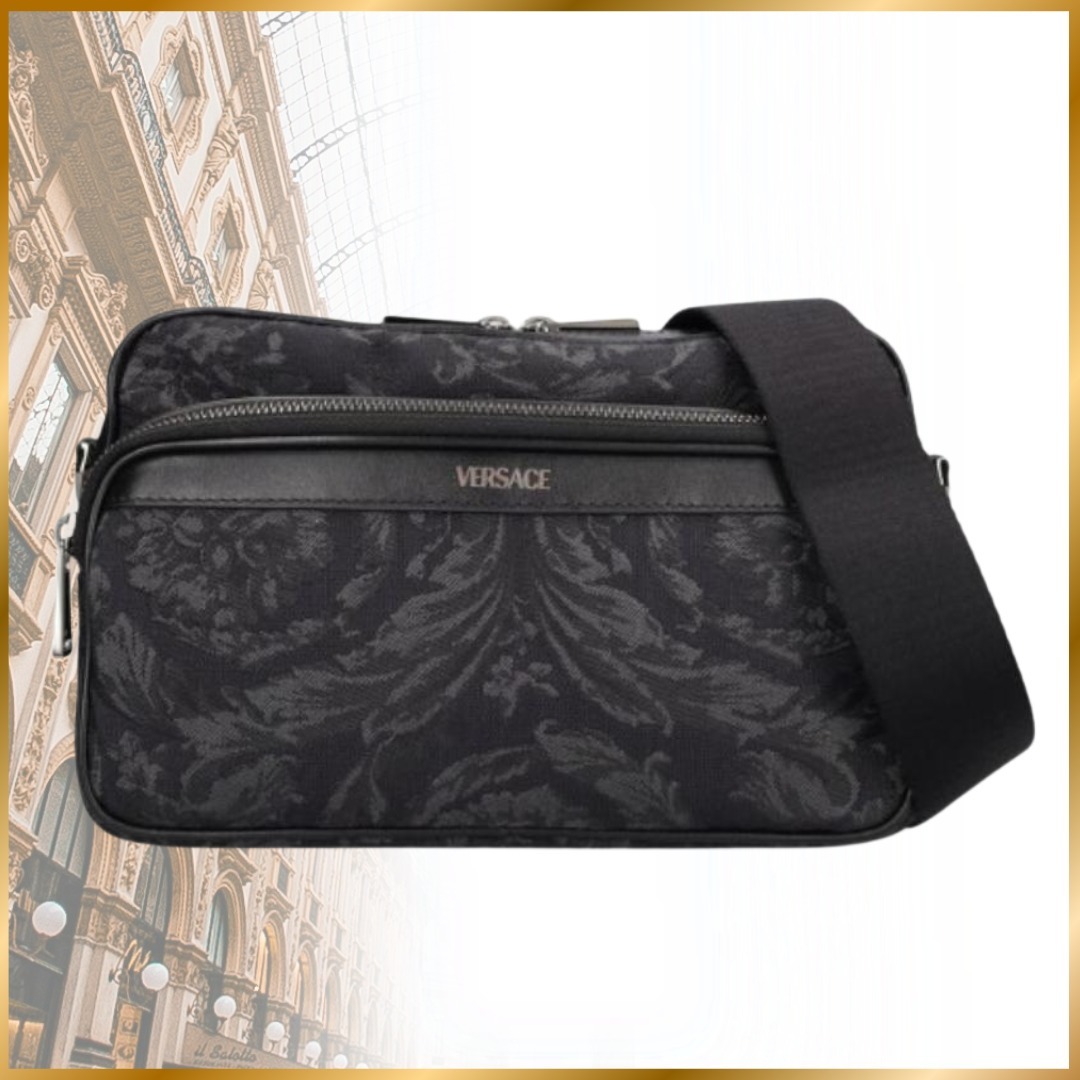 ◆洗練されたデザイン◆ 【VERSACE】バロッコトイレタリーバッグ