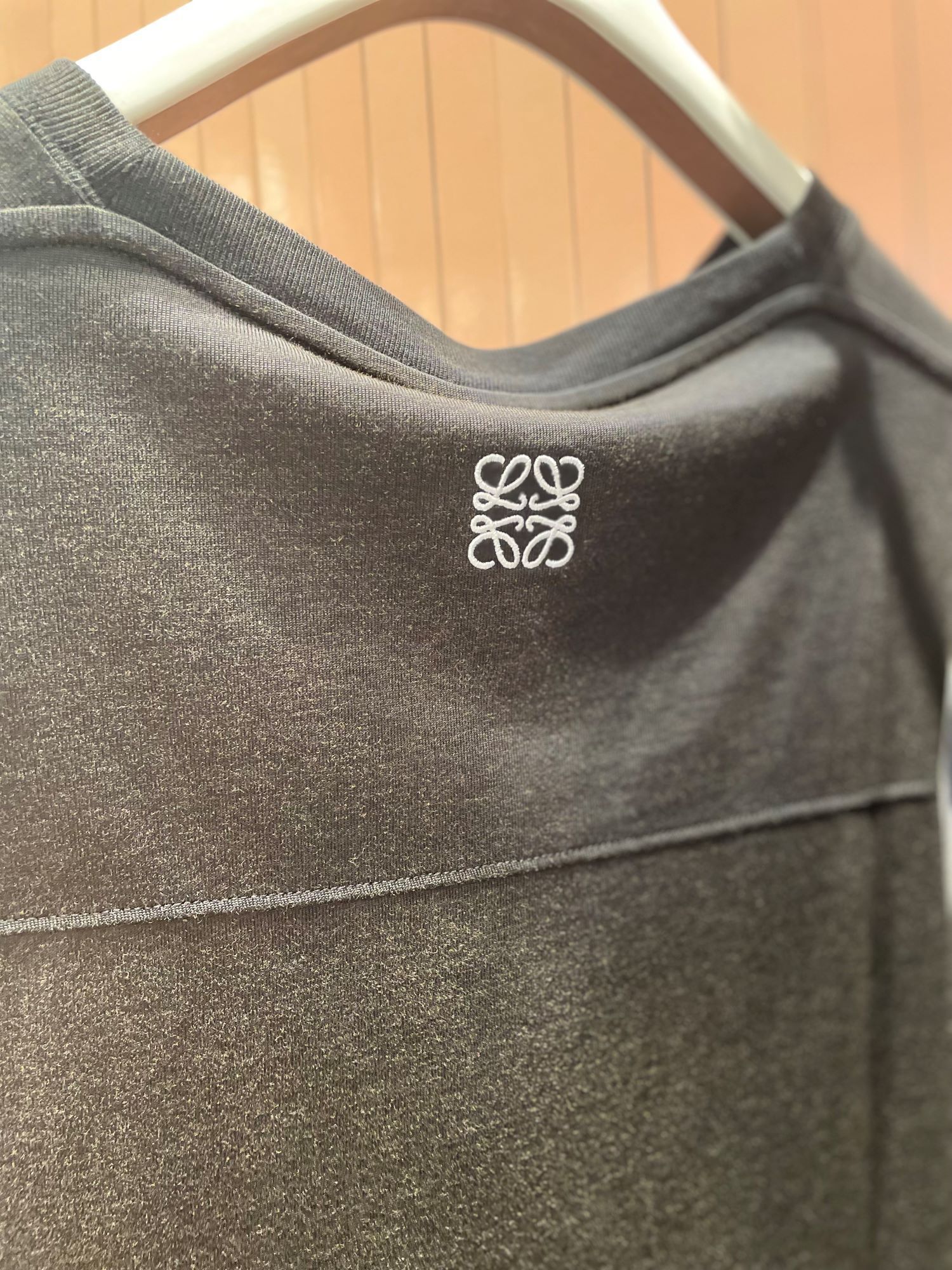 人気 LOEWE レギュラーフィット Tシャツ（コットン&レーヨン） レギュラーフィット Tシャツ（コットン） ブラック - LOEWE