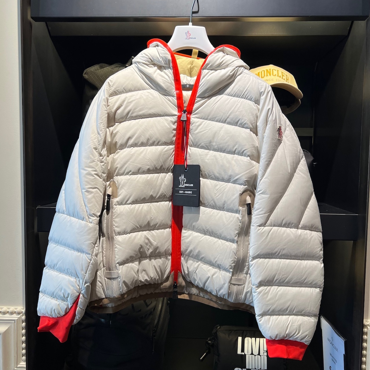 モンクレール直営OUTLET22/23AW【 SIERRE GRENOBLE】フード付き