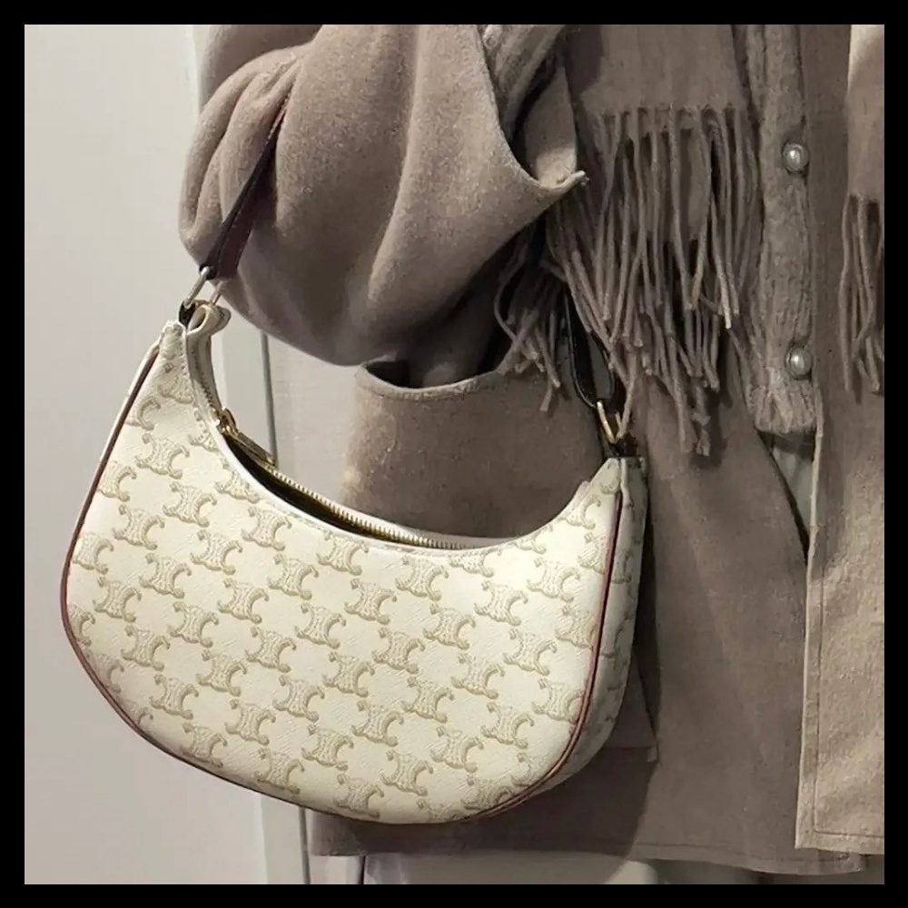 【可愛いフォルム！】CELINE トリオンフキャンバス AVAバッグ