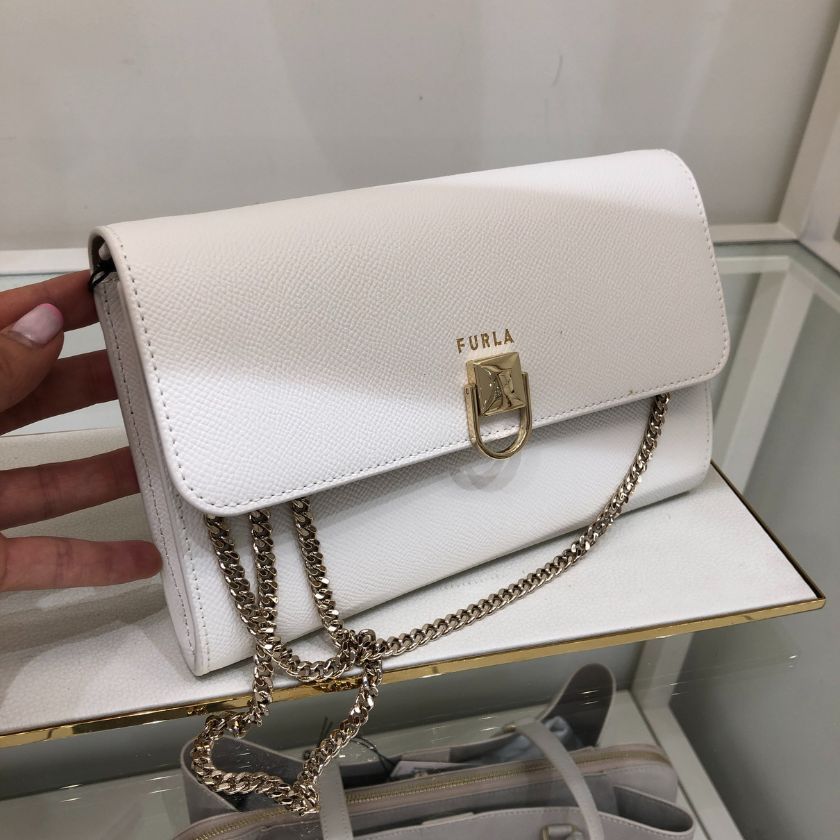 6万取引突破☆UPS速達便利用【FURLA】WE00433_ショルダーバッグ