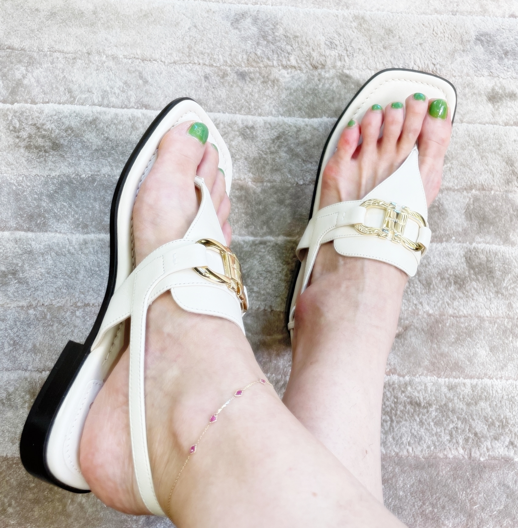 FERRAGAMO【セール】ガンチーニ トングサンダル★関税込み