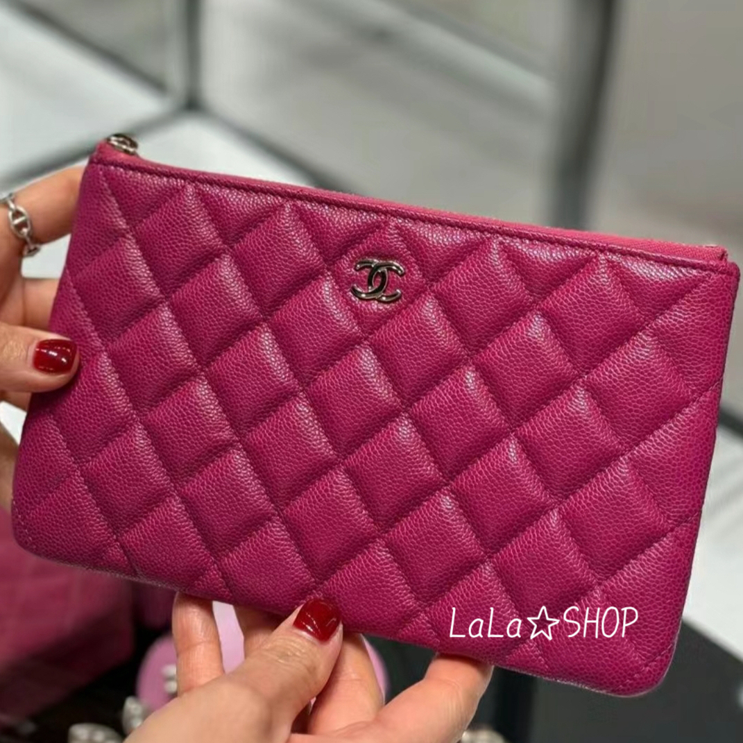【パキッとカラーがオシャレ☆】シャネル ポーチ