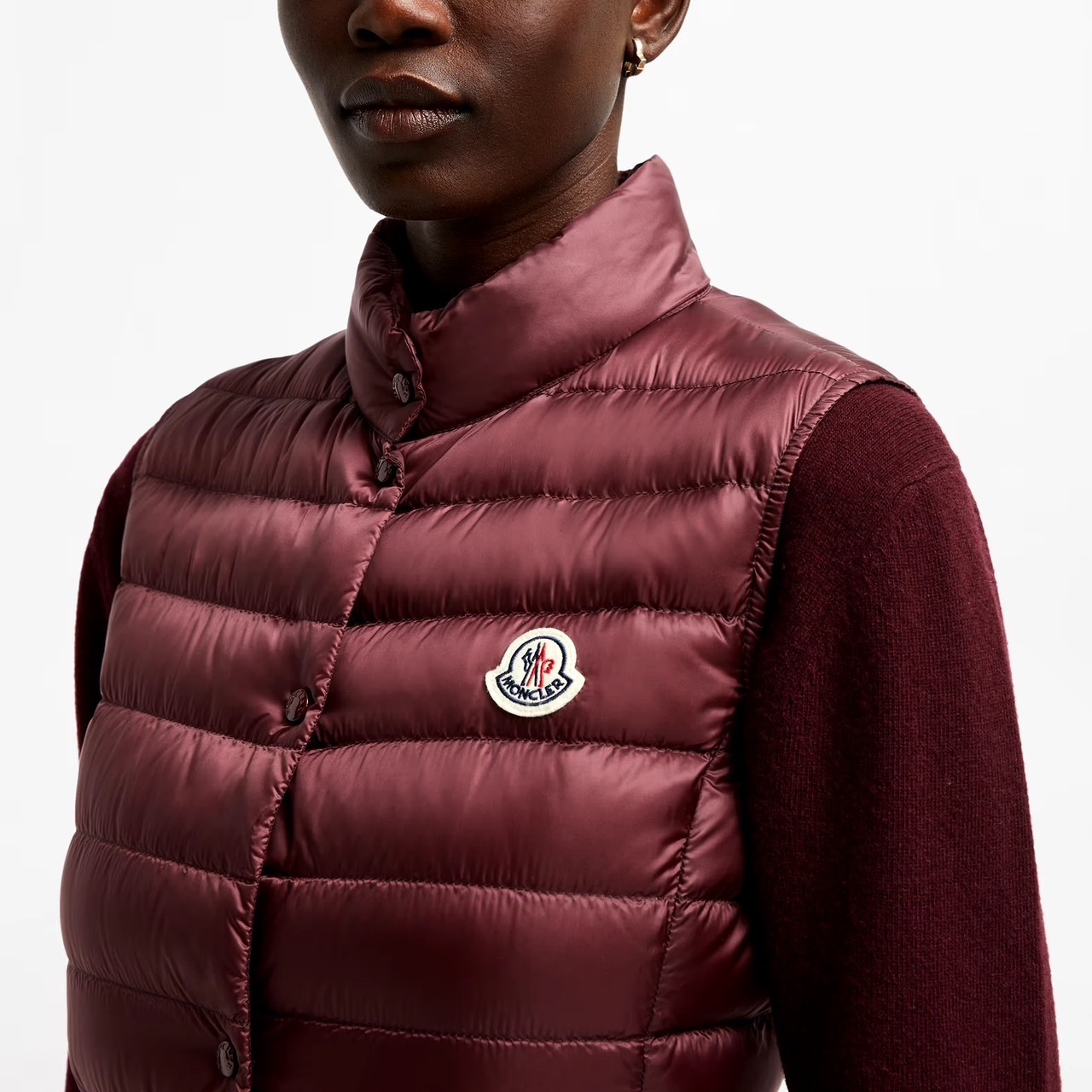 【MONCLER】\"LIANE\" ロゴパッチ入り ハイネックダウンベスト/3色