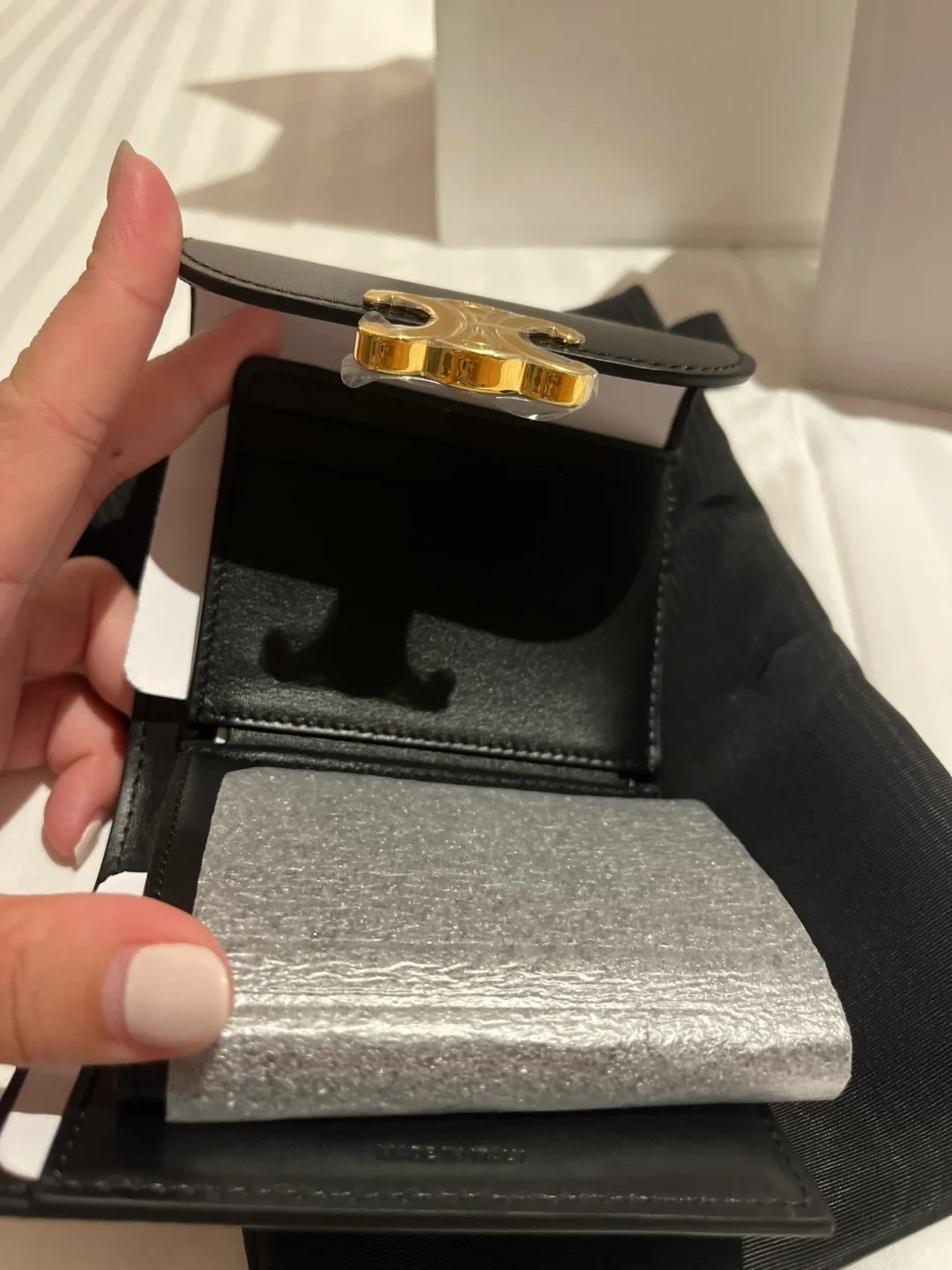 人気♪■CELINE■トリオンフスモールウォレット【関税込】 人気 CELINE セリーヌ スモールウォレット トリオンフ 三つ折り