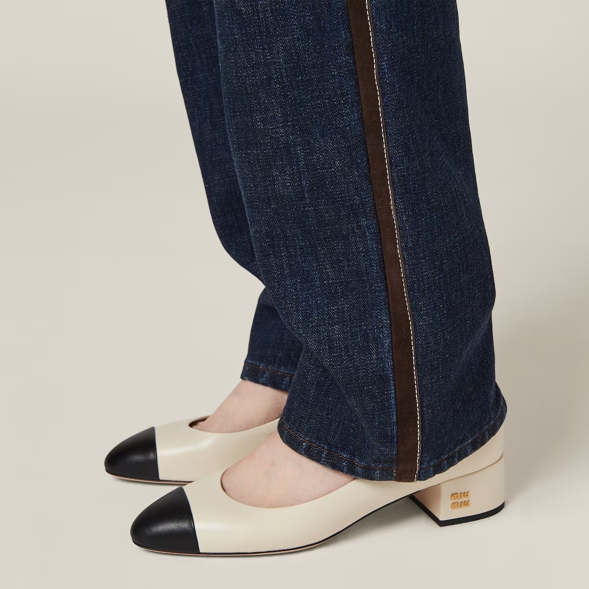 《送料無料》 MIU MIU Two-tone leather pumps