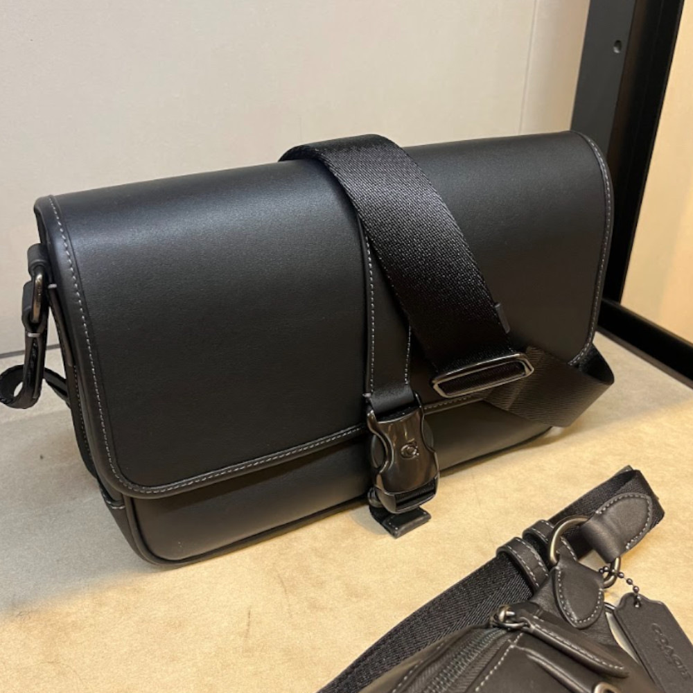 すっきりデザイン【Coach】リーグ メッセンジャーバッグ