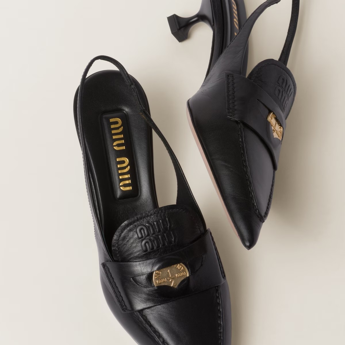 《送料無料》 MIU MIU Leather penny loafers with heel