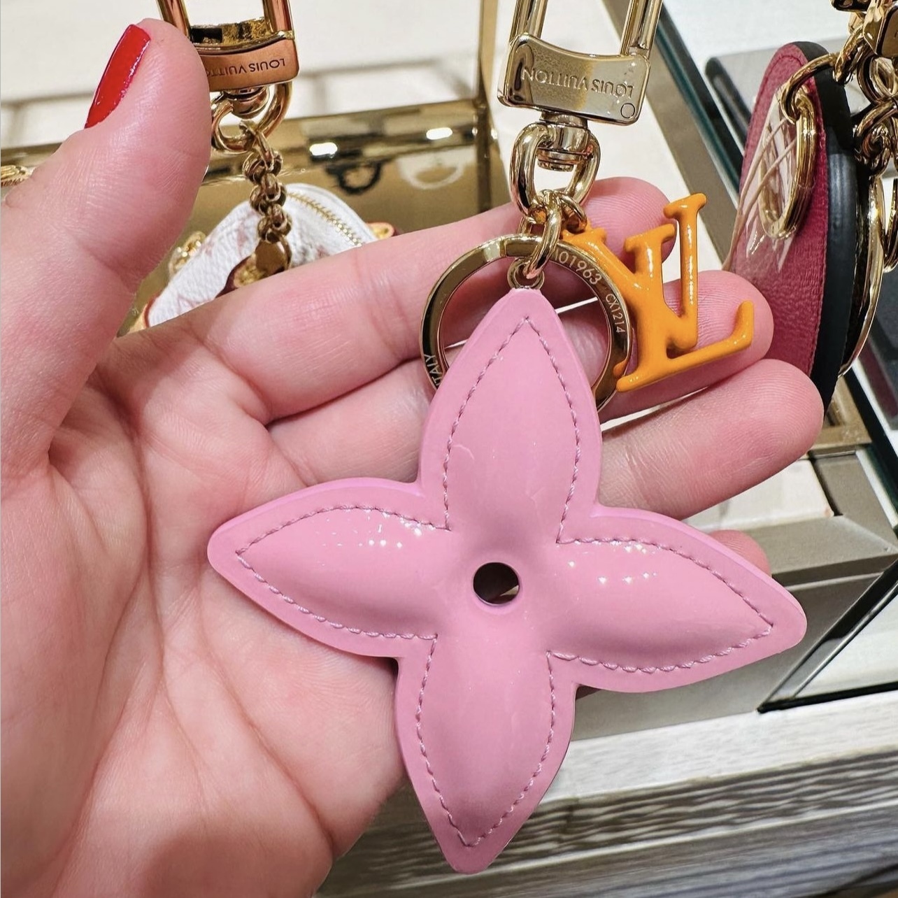 【バッグにアクセントをプラス♪】ルイヴィトン キーホルダー