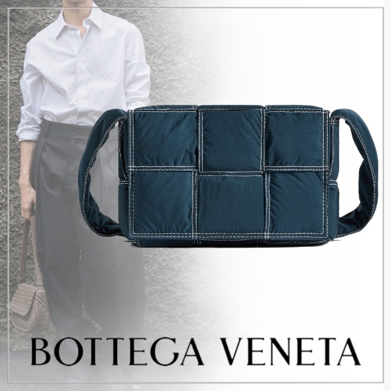 注目 BOTTEGA VENETA◆カセット スモール パデッド クロスボディ