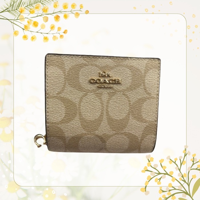Coach(コーチ)スナップシグネチャーの折りたたみ財布