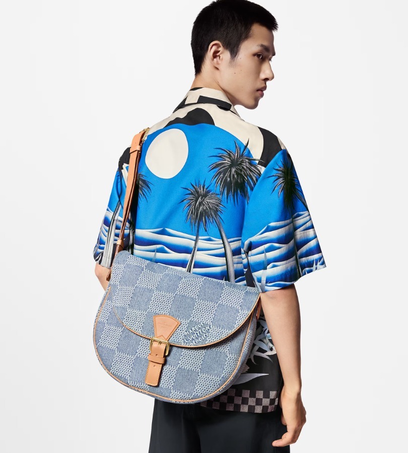 Louis Vuitton《モンスリメッセンジャーMM》青 キャンバス 直営