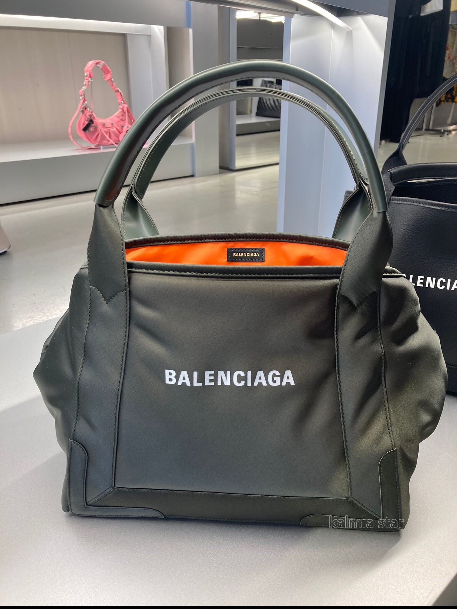 ●送料込●BALENCIAGA●NAVY スモール カバ