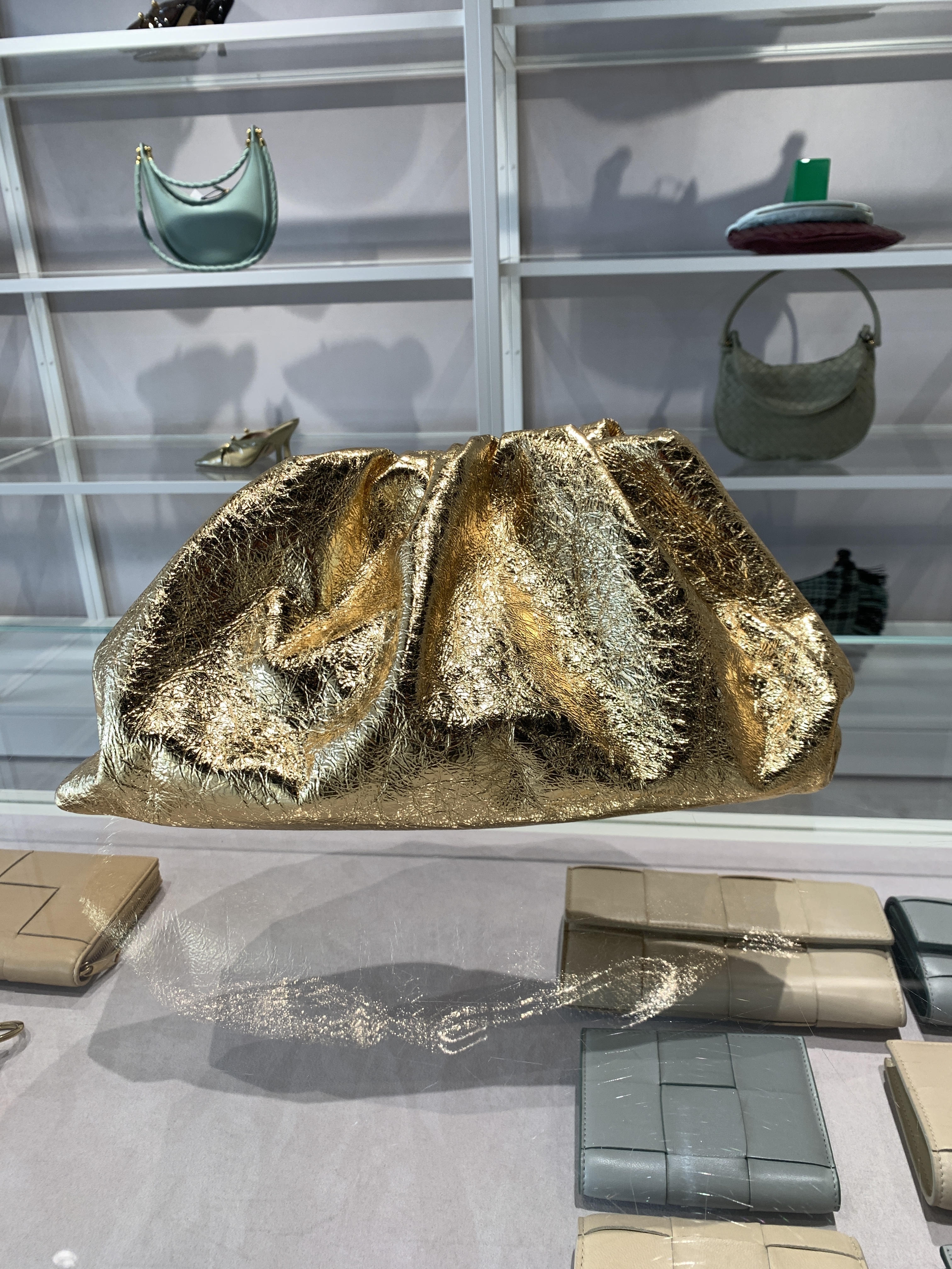 BOTTEGAVENETA ザ・ポーチ ラージ ゴールド 576227