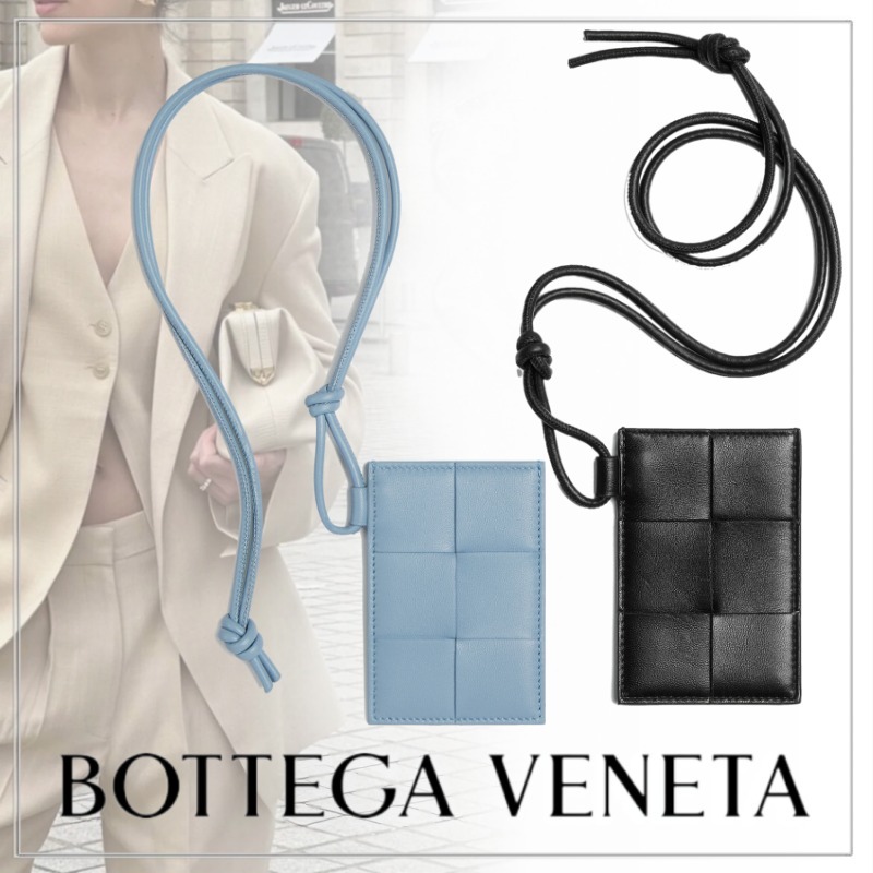 BOTTEGA VENETA◆カセット レザー バッジホルダー ストラップ付